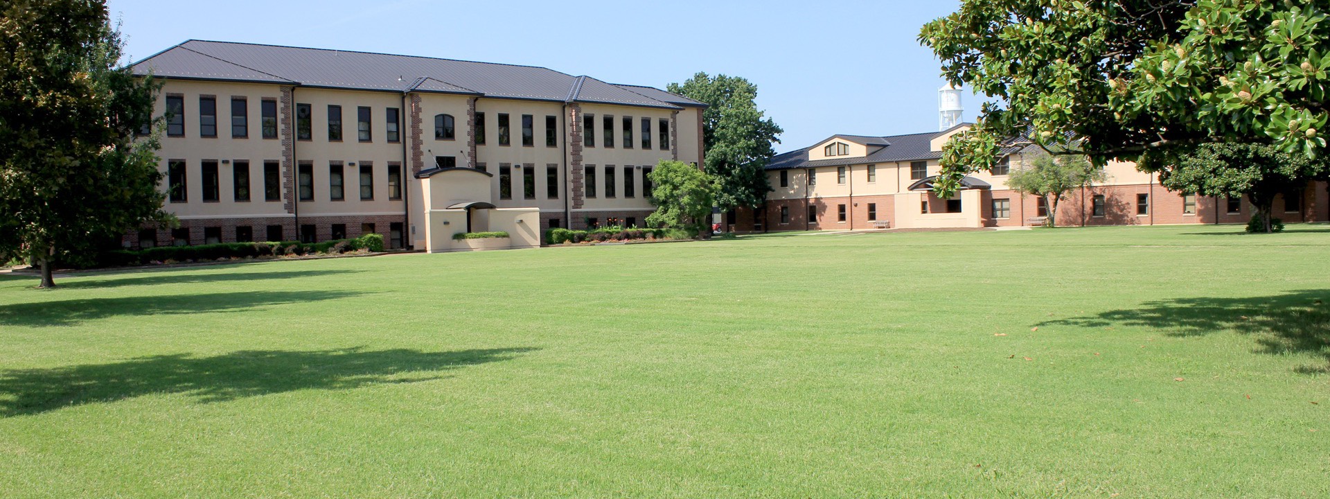 Administration building and north lawn at Murray State College