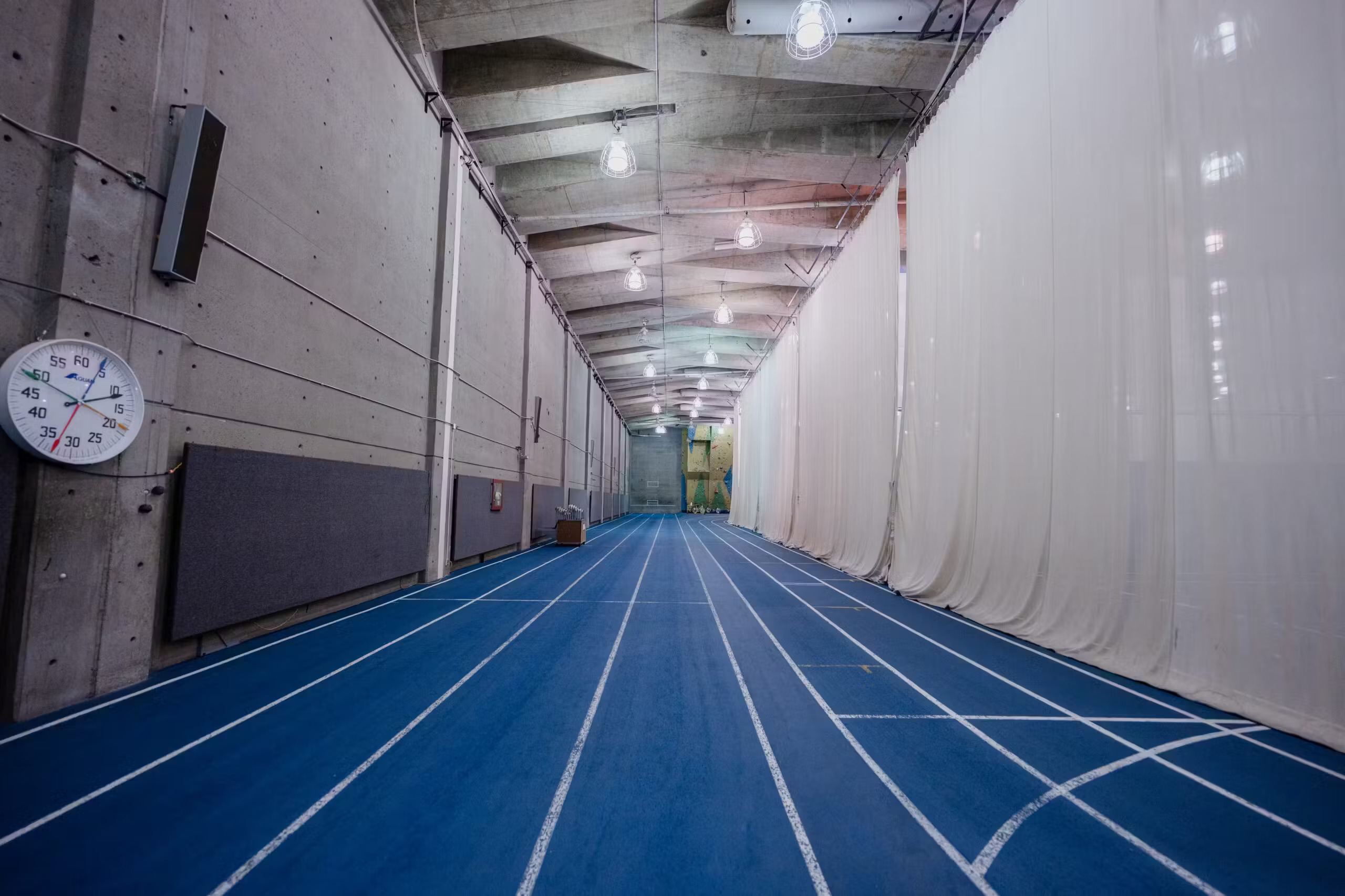Complexe sportif Claude-Robillard Indoor Track